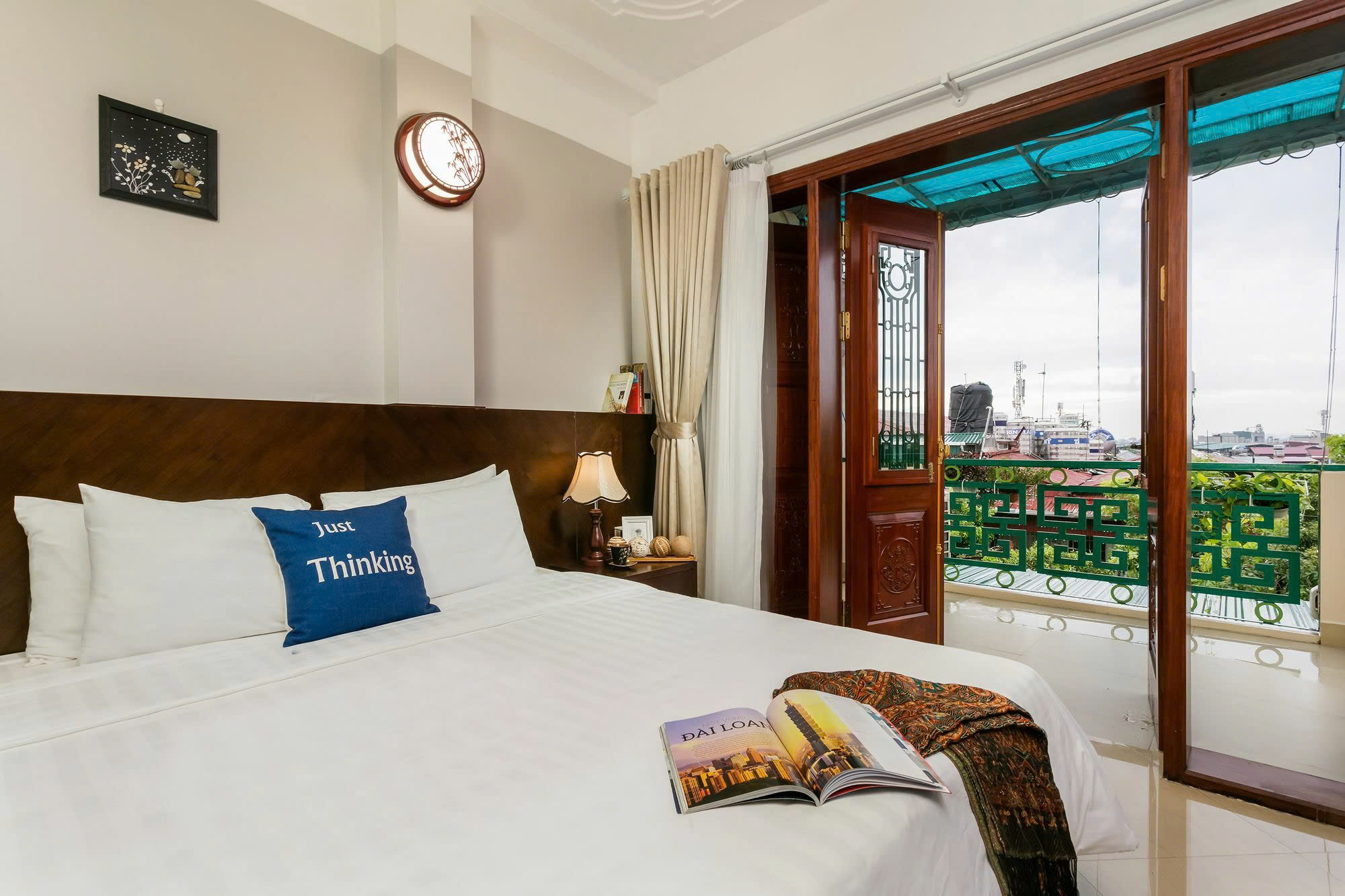 Executive Room With Balcony And Bathtub